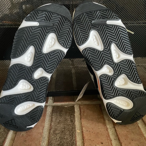 Yezzy waive runners 700 new